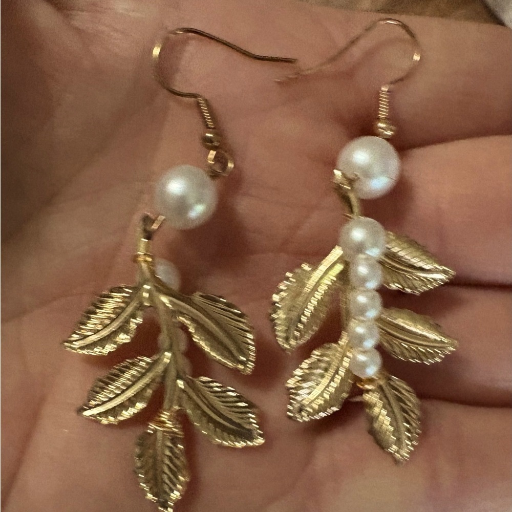 HANDMADE FAUX PEARL GOLD-TONE LEAF DROP HOOK 2.5" EARRINGS - Picture 5 of 8